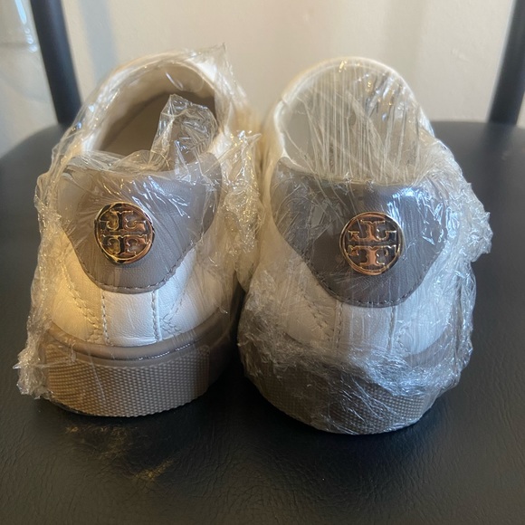 TORY BURCH white slip on shoes - Picture 6 of 7